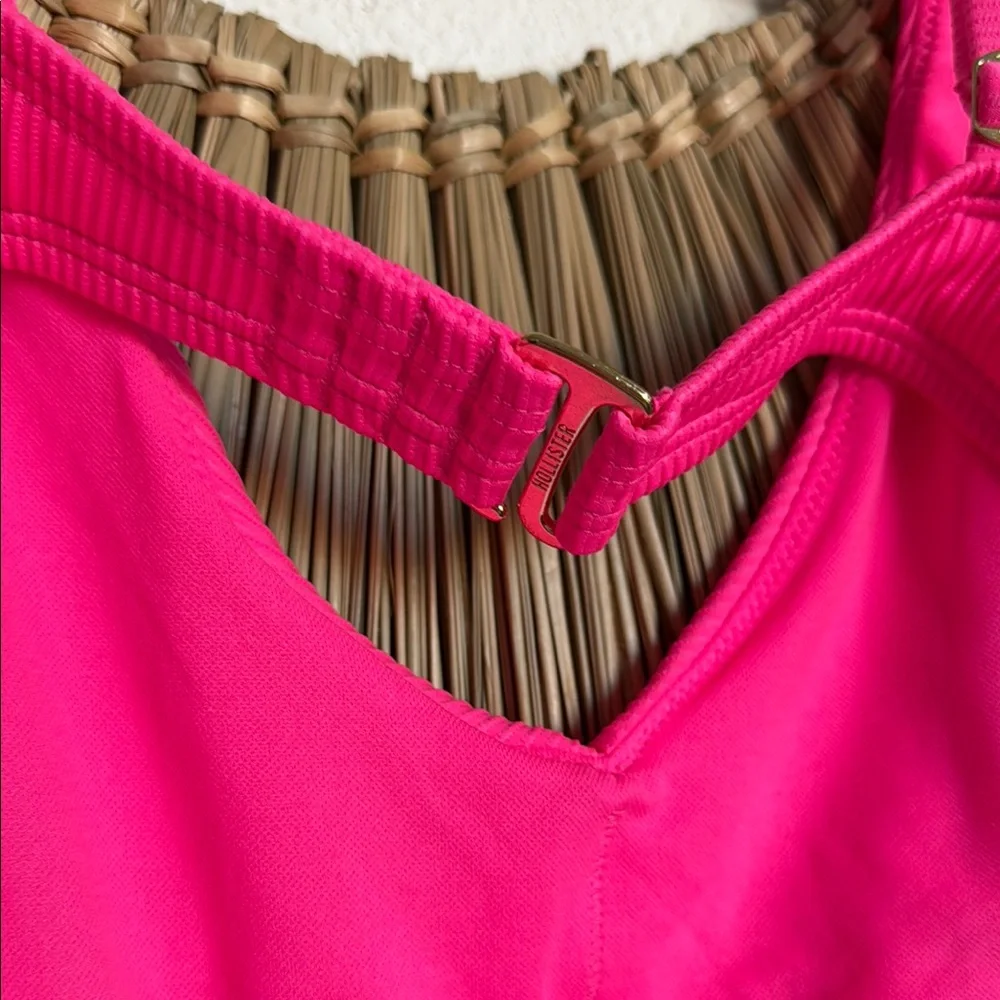 Hollister Pink Sleeveless Crop Top with Cut Out - Picture 5 of 11